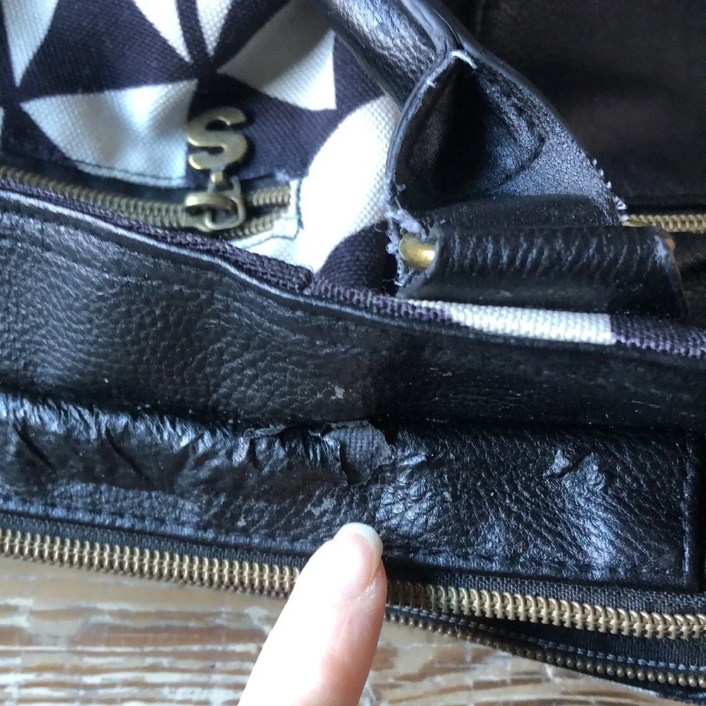 ✨Desigual purse from Spain - Picture 8 of 9